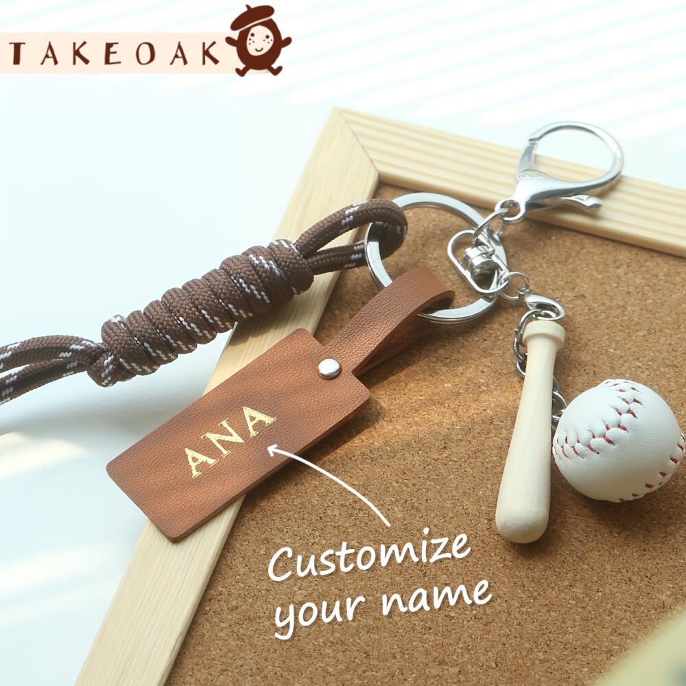 Monogram Keychain Leather - Gepersonaliseerde sleutelhanger met sportthema, gouden monogram