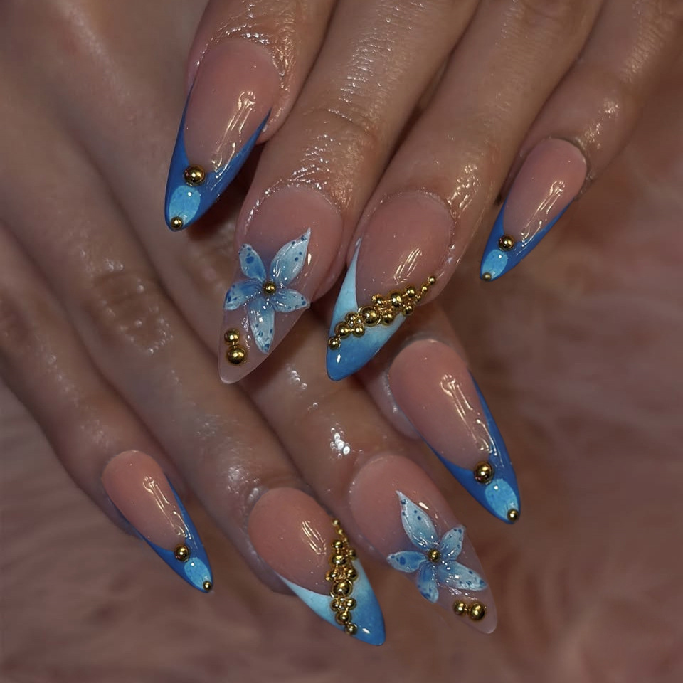 Nude nepnagels met roze blauwe - Pressed Flower Art recensie en prijs